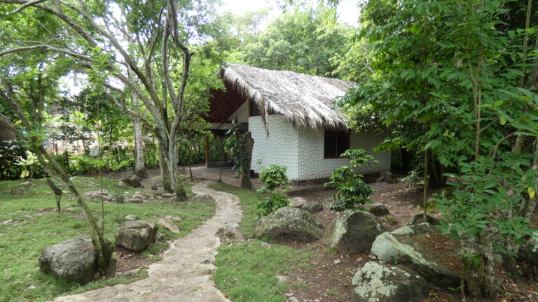 Bungalo Tornillo, Los bungalos de Santa Ana, Tarapoto